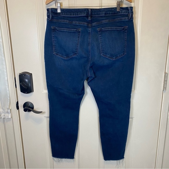 LOFT Women's Sz 16 Slim Pockets Blue Jeans Denim Raw Hem So Comfy! - Picture 2 of 12